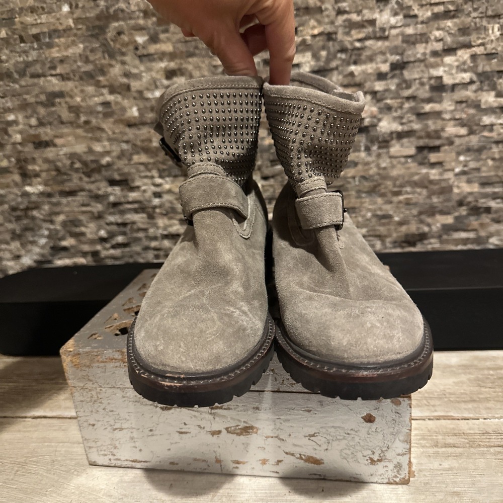 Coach Gates Women's Studded Taupe Gray Suede Moto Combat Buckle Ankle Boots 5B - Picture 2 of 7